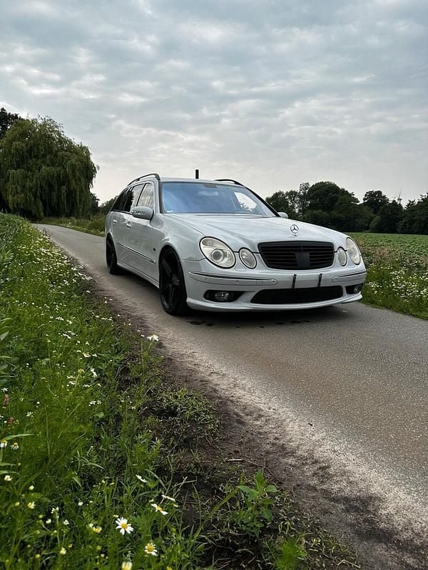 Weiß Gebraucht 2005 Mercedes E500 Kombi | 12.500 € - Bild 1/4