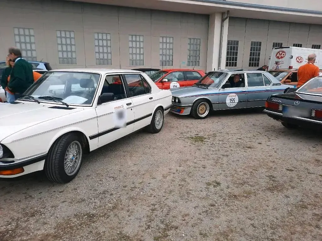 Gebraucht BMW 518 105 PS (77 kW) 1987 Weiß Limousine
