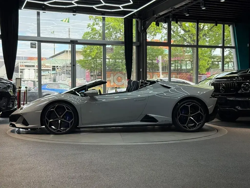 Gebraucht Lamborghini Huracán 610 PS (448 kW) 2022 Weiß Cabrio