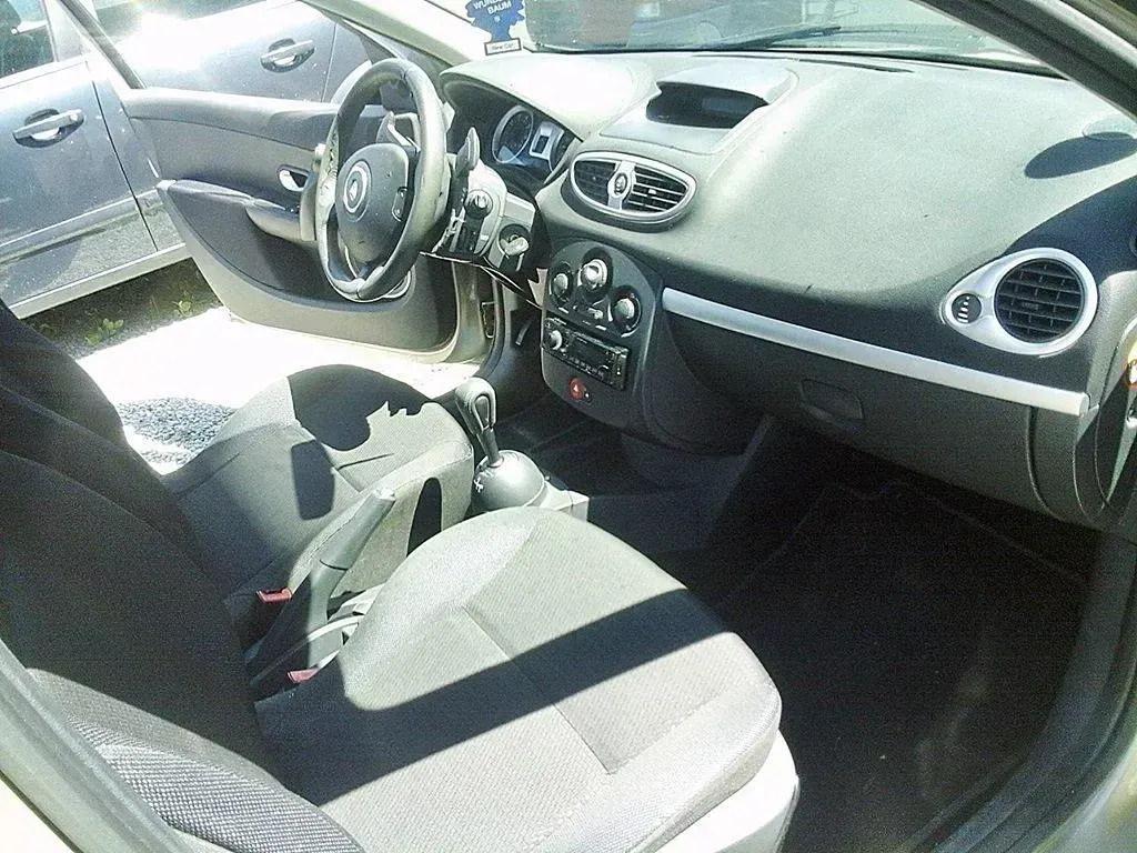 Gebraucht Renault Clio Dynamique 80 PS (58 kW) 2007 Silber Kleinwagen