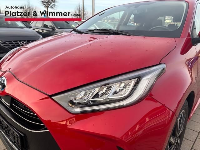 Gebraucht Toyota Yaris Hybrid 116 PS (85 kW) 2023 Rot Kleinwagen