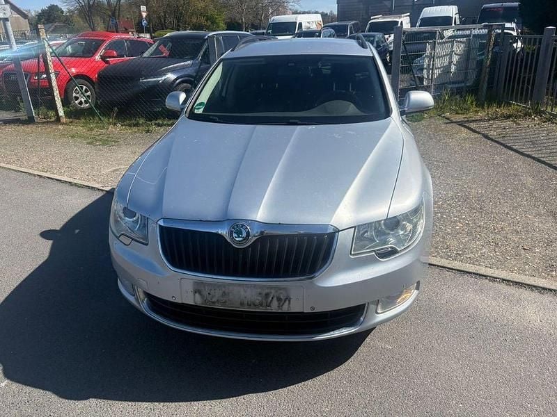 Gebraucht Skoda Superb Ambition 200 PS (147 kW) 2012 Silber Kombi