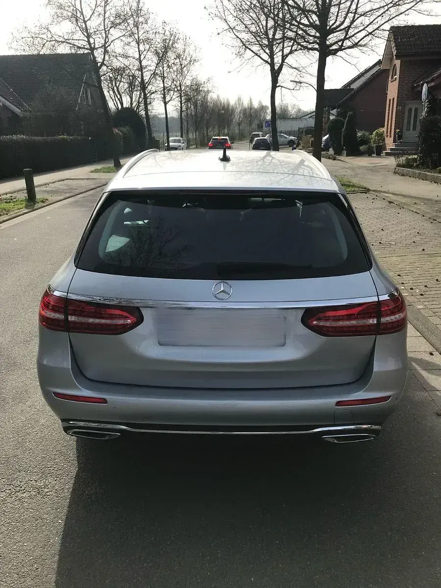 Usata Mercedes E220 194 CV (142 kW) 2022 Argento Station wagon