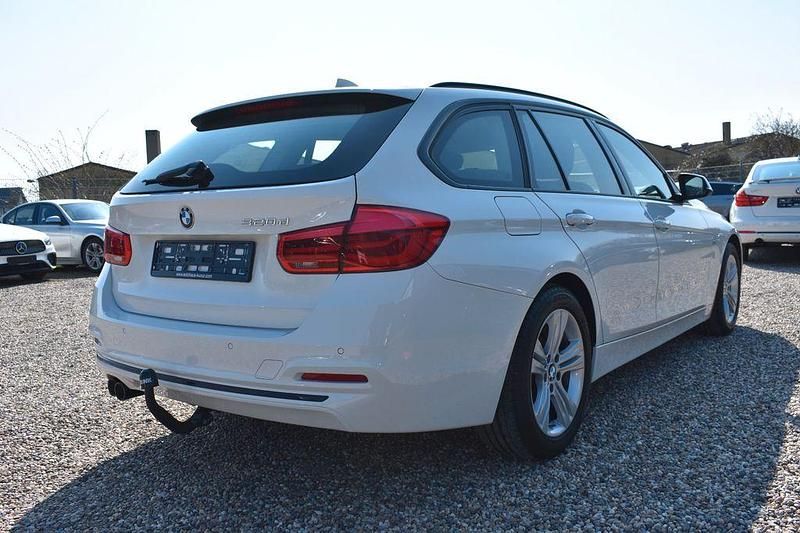 Gebraucht BMW 320 Sport Line 190 PS (139 kW) 2018 Alpinweiss iii Kombi