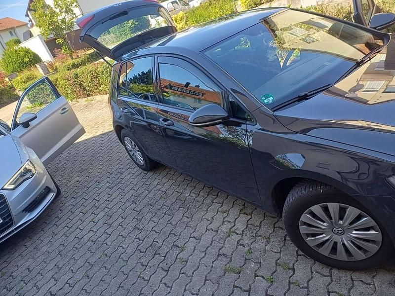 Gebraucht VW Golf VII Trendline 86 PS (63 kW) 2019 Grau Limousine