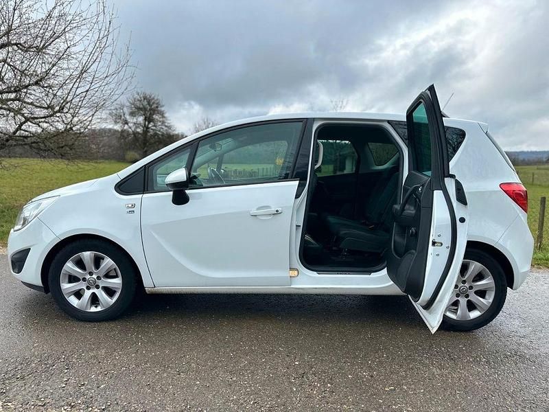 Gebraucht Opel Meriva 110 PS (80 kW) 2012 Weiß Van / Kleinbus