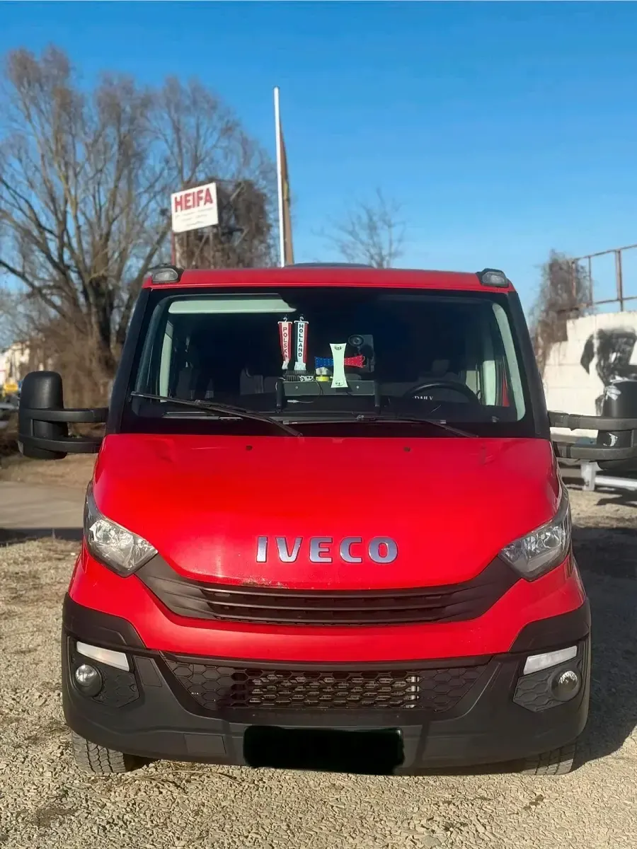 Second-hand Iveco Daily 180 CP (132 kW) 2017 Roșu Berlinǎ