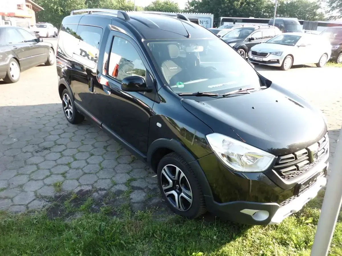 Gebraucht Dacia Dokker Celebration 116 PS (85 kW) 2018 Perlmuttschwarz Van / Kleinbus