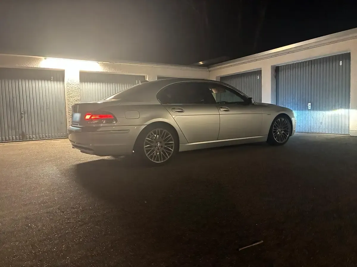 Gebraucht BMW 730 235 PS (172 kW) 2007 Silber Limousine