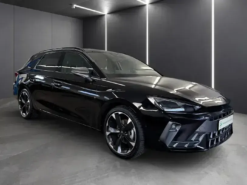 Używany Cupra Leon 150 KM (110 kW) 2024 Czarny Sedan/Limuzyna