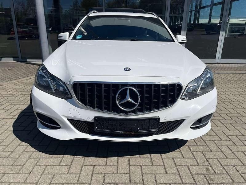Gebraucht Mercedes E200 136 PS (100 kW) 2016 Polarweiss  unilack Kombi