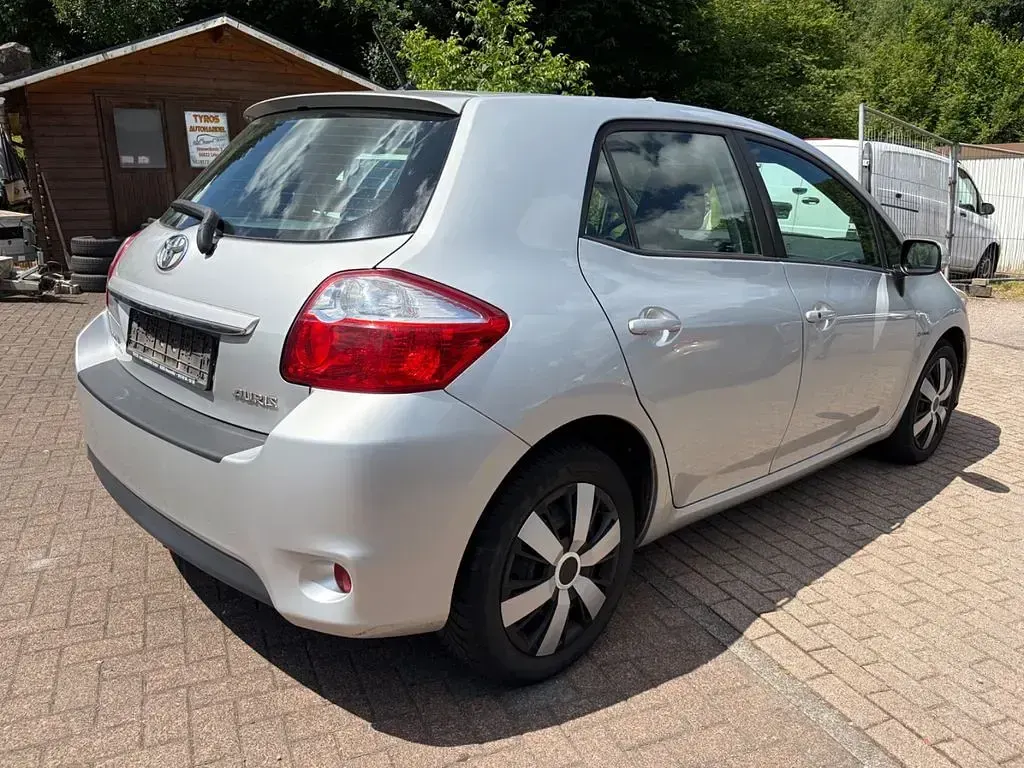 Gebraucht Toyota Auris Executive 132 PS (97 kW) 2010 Silber Kleinwagen