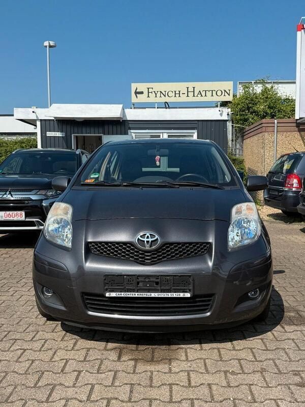 Grau Gebraucht 2010 Toyota Yaris Cool Kleinwagen | 6.900 € (Etwas zu teuer) - Bild 1/4
