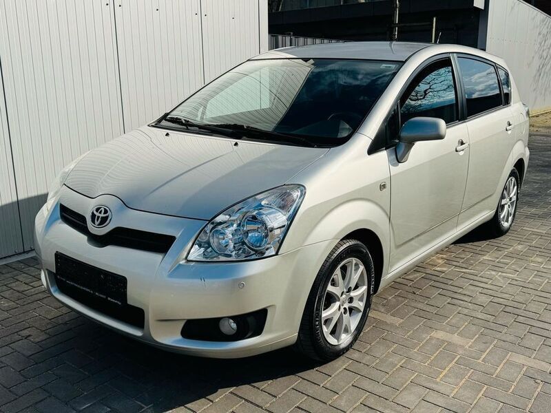 Grau Gebraucht 2009 Toyota Corolla Verso Van / Kleinbus | 6.500 € (Fairer Preis) - Bild 1/4