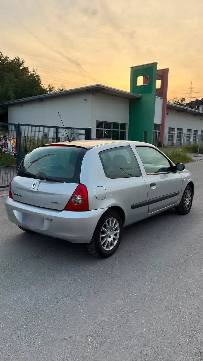 Gebraucht Renault Clio Campus 75 PS (55 kW) 2006 Silber Kleinwagen