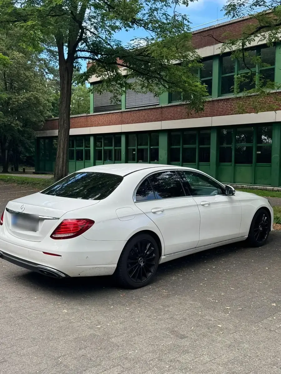 Gebraucht Mercedes E200 Avantgarde 184 PS (135 kW) 2018 Weiß Limousine
