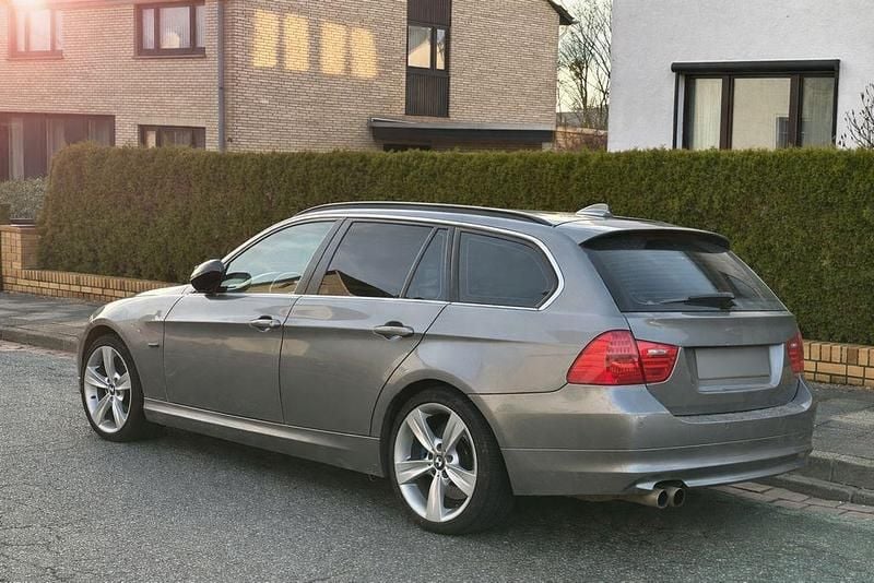 Gebraucht BMW 325 Performance 204 PS (150 kW) 2010 Grau Kombi