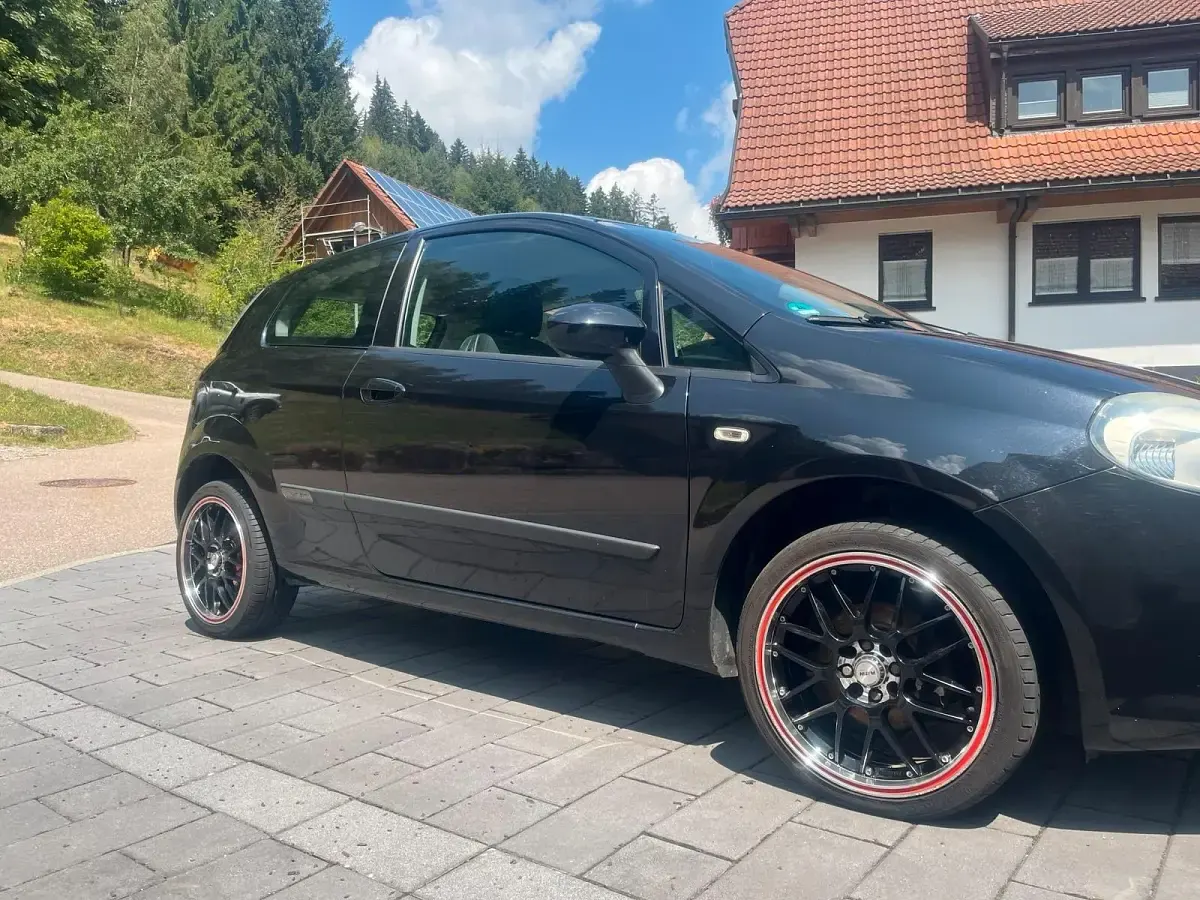 Gebraucht Fiat Punto Evo 77 PS (56 kW) 2011 Schwarz Kleinwagen