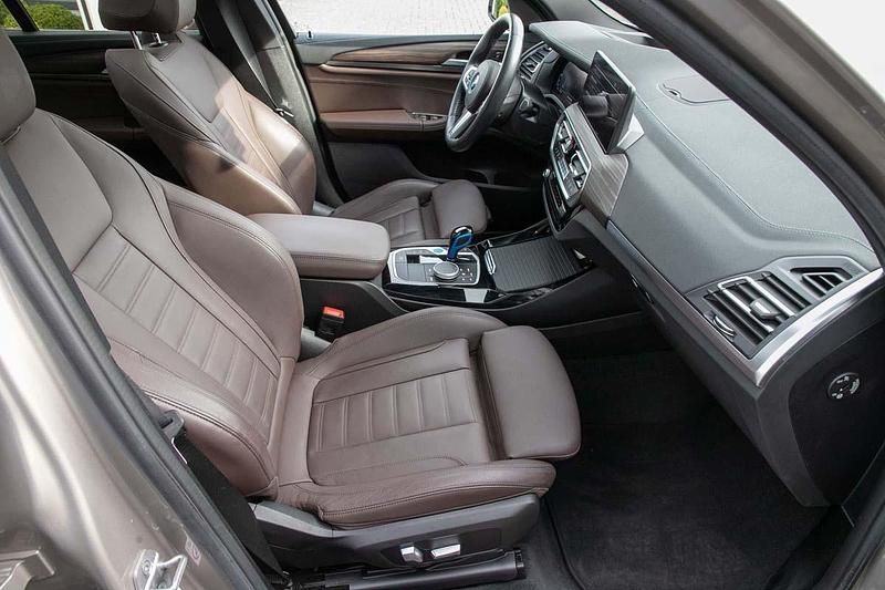 Gebraucht BMW iX3 Impressive 210 kW (286 PS) 2023 Silber SUV