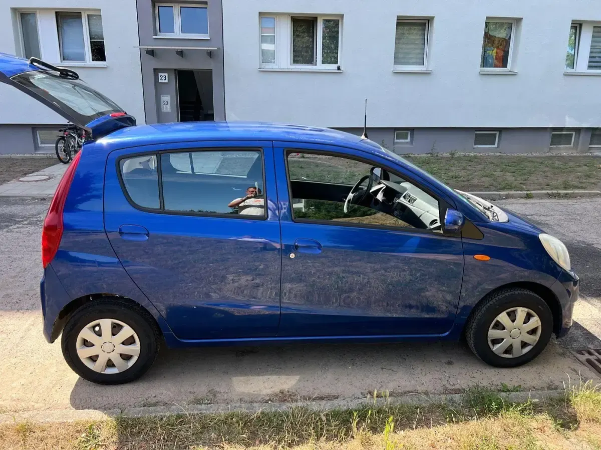 Gebraucht Daihatsu Cuore 69 PS (50 kW) 2009 Blau Kleinwagen