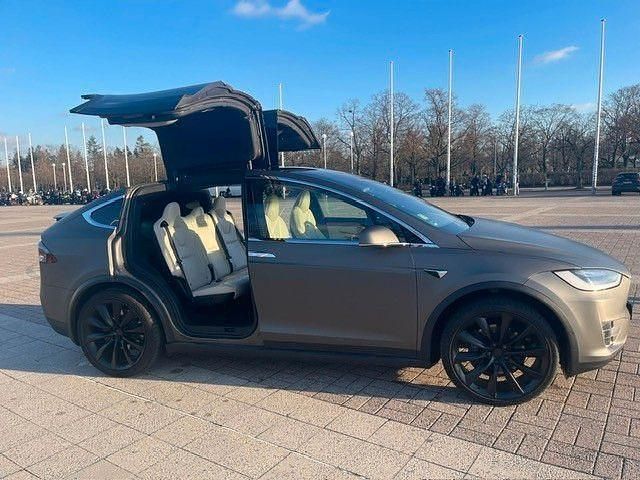 Grau Gebraucht 2020 Tesla Model X SUV | 39.000 € (Superpreis) - Bild 1/4