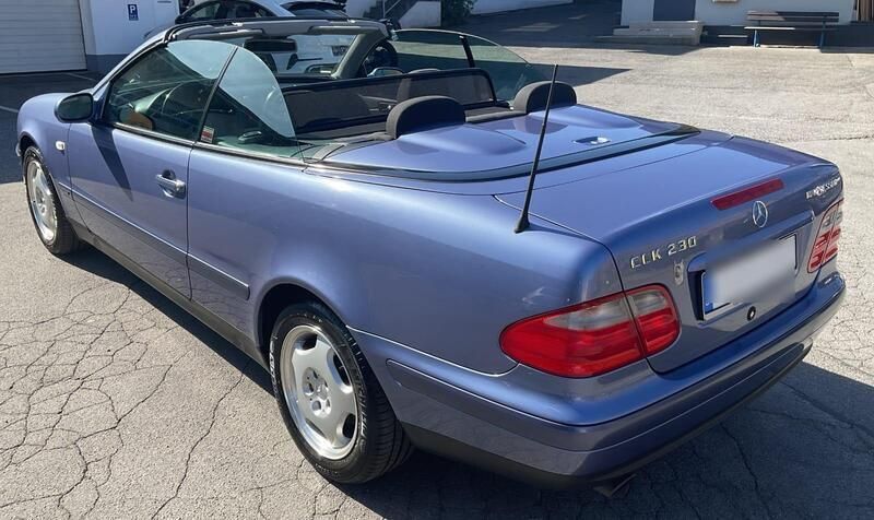 Blau Gebraucht 2000 Mercedes 230 Cabrio | 10.900 € - Bild 1/4