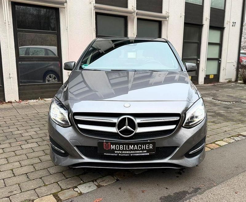 Gebraucht Mercedes B200 Urban 136 PS (100 kW) 2015 Grau Van / Kleinbus