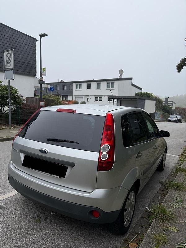 Gebraucht Ford Fiesta 69 PS (50 kW) 2006 Silber Kleinwagen