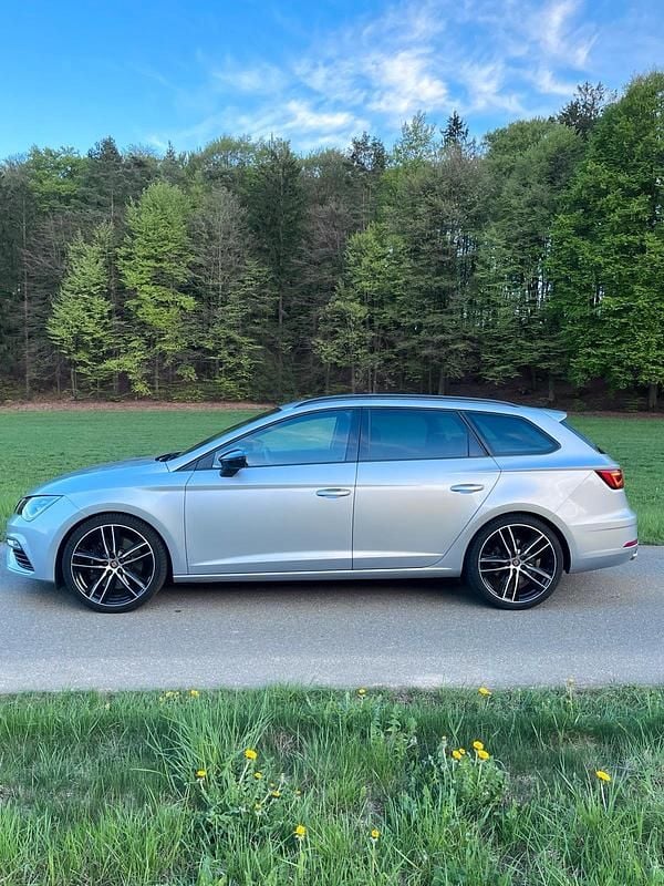 Usado Seat Leon ST 4Drive 300 HP (220 kW) 2020 Prateado Carrinha