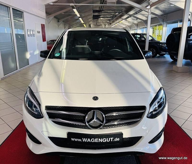 Gebraucht Mercedes B200 Style 156 PS (114 kW) 2018 Weiß Van / Kleinbus
