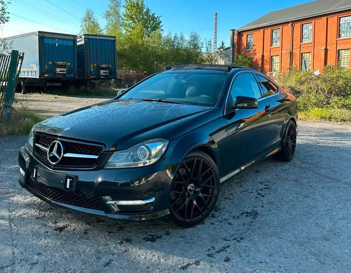 Gebraucht Mercedes C350 AMG line 306 PS (225 kW) 2011 Schwarz Limousine