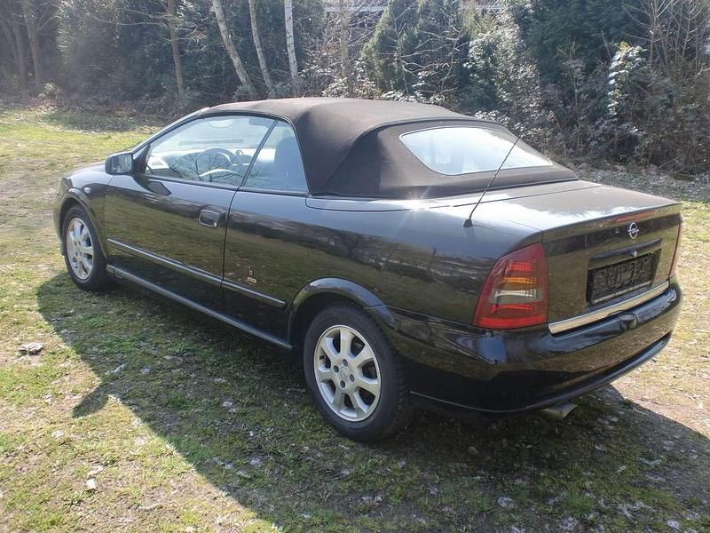 Gebraucht Opel Astra Cabriolet 101 PS (74 kW) 2002 Schwarz Cabrio