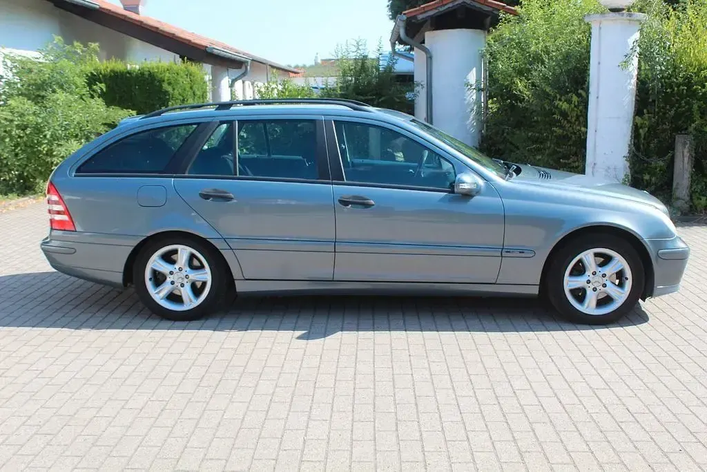 Gebraucht Mercedes C200 Classic 122 PS (89 kW) 2005 Grau Limousine