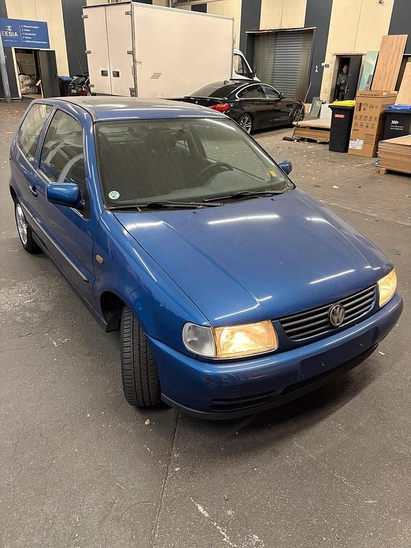 Blau Gebraucht 1998 VW Polo Kleinwagen | 1.000 € (Guter Preis) - Bild 1/4
