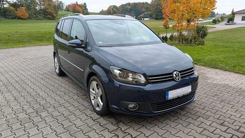 Blau Gebraucht 2014 VW Touran Highline Van / Kleinbus | 13.500 € (Etwas zu teuer) - Bild 1/4