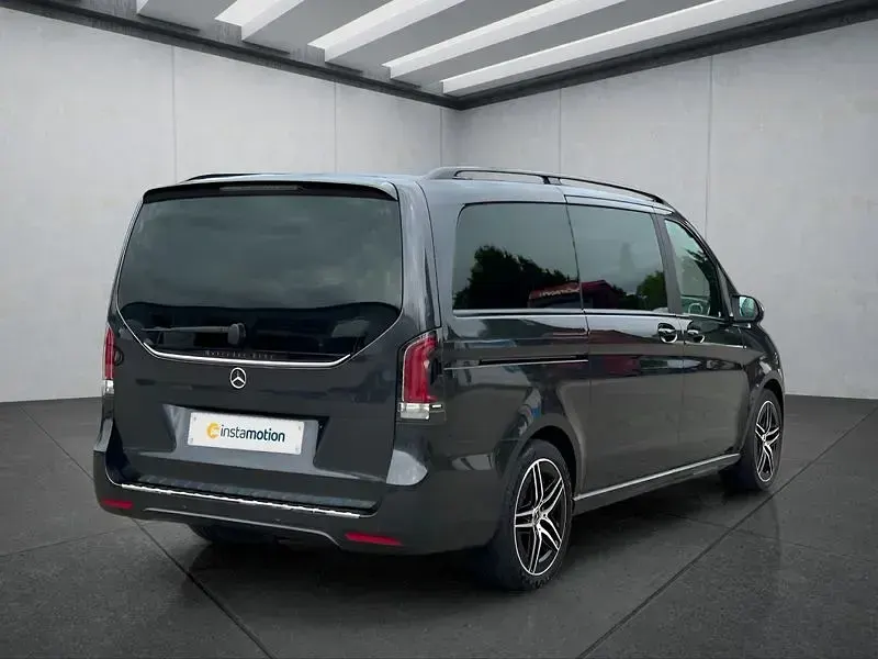 Gebraucht Mercedes V300 237 PS (174 kW) 2024 Grau Van / Kleinbus