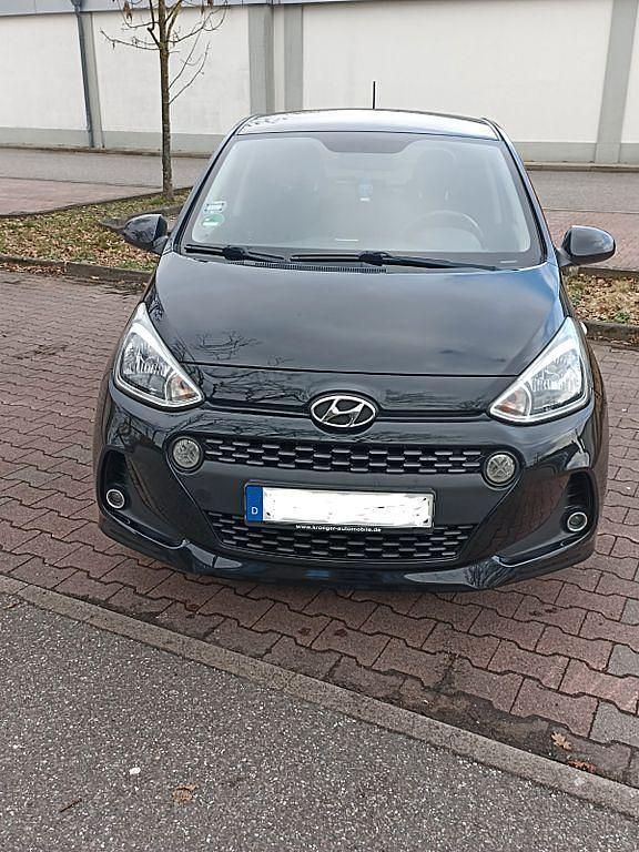 Gebraucht Hyundai i10 Select 67 PS (49 kW) 2018 Schwarz Kleinwagen