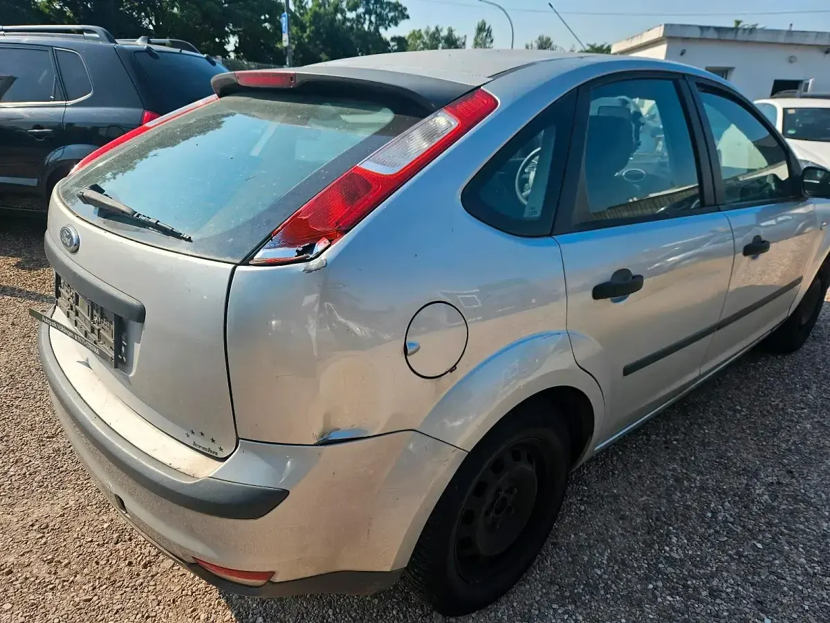 Gebraucht Ford Focus 101 PS (74 kW) 2005 Silber Limousine