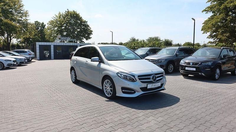 Silber Gebraucht 2016 Mercedes B250 Van / Kleinbus | 16.900 € (Fairer Preis) - Bild 1/4