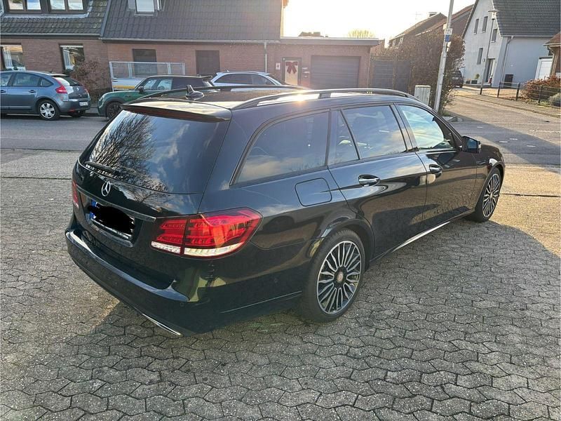 Gebraucht Mercedes E220 Avantgarde 170 PS (125 kW) 2016 Schwarz Kombi