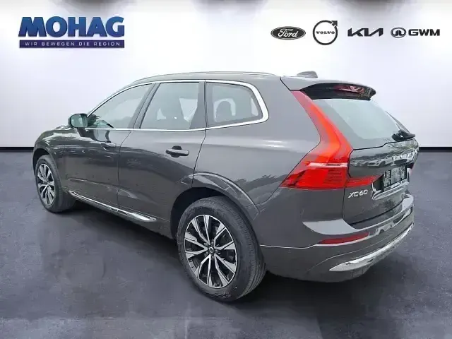 Gebraucht Volvo XC60 Plus 197 PS (144 kW) 2023 Grau SUV