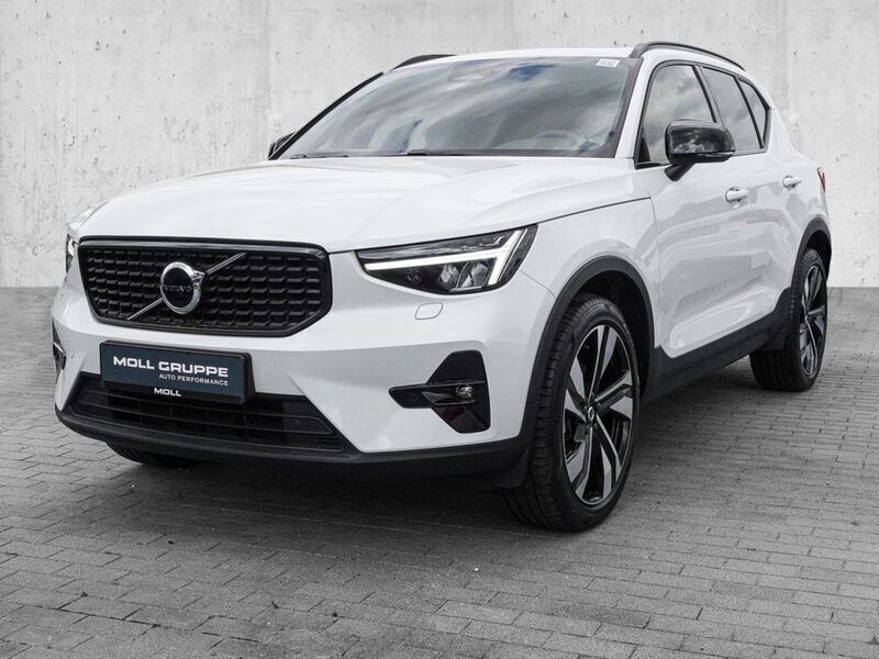 Gebraucht Volvo XC40 Ultimate 197 PS (144 kW) 2023 Crystal white / metallic SUV