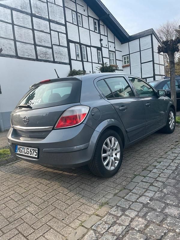 Gebraucht Opel Astra 105 PS (77 kW) 2004 Grau Limousine