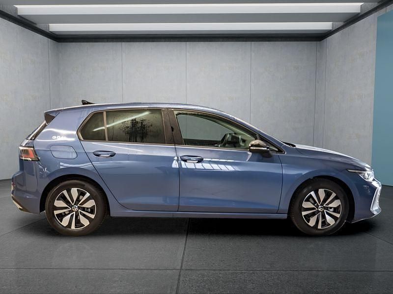 Gebraucht VW Golf VIII 150 PS (110 kW) 2025 Blau Kleinwagen