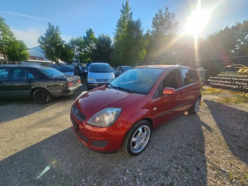 Grau Gebraucht 2008 Ford Fiesta Kleinwagen | 1.950 € (Fairer Preis) - Bild 1/4