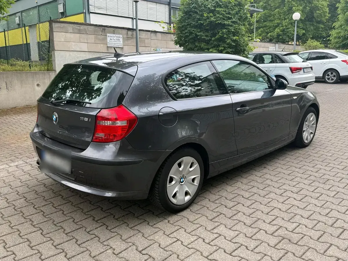 Gebraucht BMW 116 122 PS (89 kW) 2008 Grau Kleinwagen