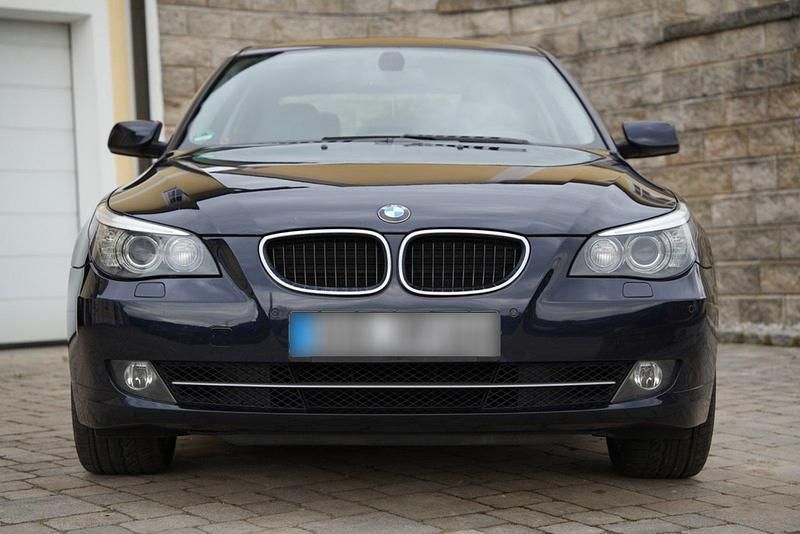 Gebraucht BMW 525 218 PS (160 kW) 2007 Blau Limousine