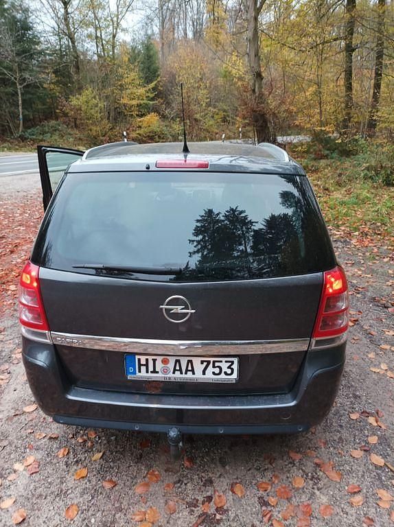 Gebraucht Opel Zafira Selection 150 PS (110 kW) 2010 Schwarz Van / Kleinbus