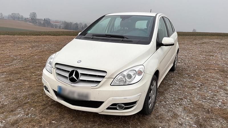 Gebraucht Mercedes B200 Sport Edition 140 PS (102 kW) 2011 Weiß Van / Kleinbus
