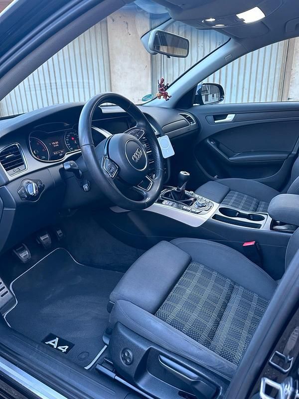 Gebraucht Audi A4 Premium 143 PS (105 kW) 2012 Schwarz Limousine